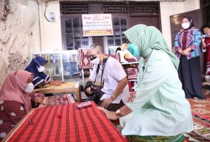 Pengerajin UKM Provinsi Lampung Dapatkan Pelatihan Founder IKAT