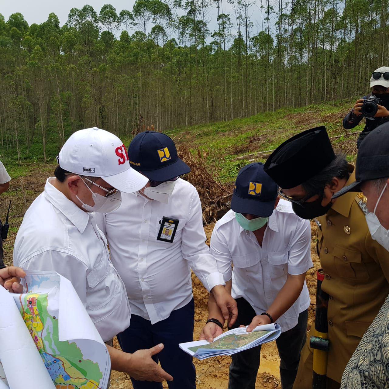 Menteri Suharso Meninjau Langsung Titik Nol IKN