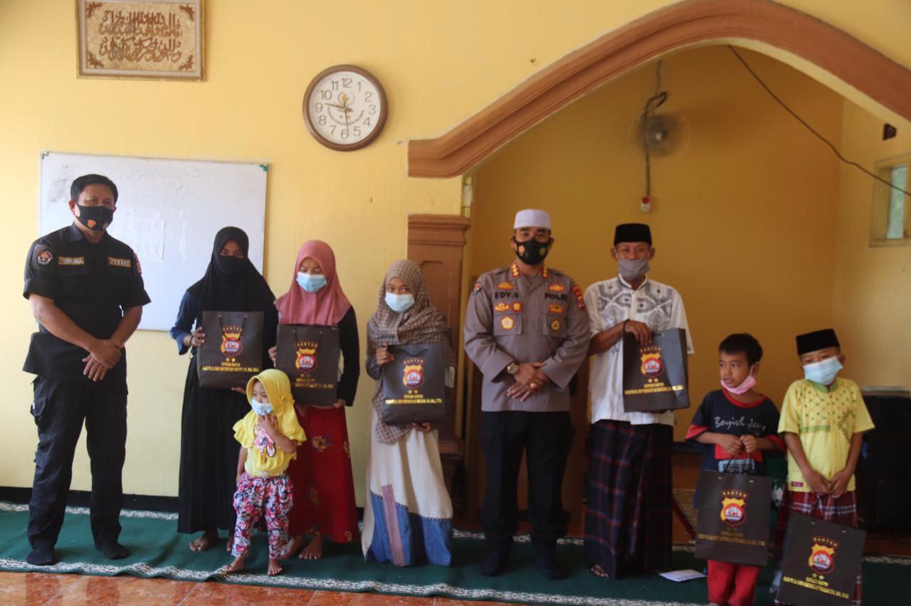 Sambut Ramadhan, Kapolda Banten Bagikan Alat Perlengkapan Sholat Ke Panti Asuhan dan Ponpes