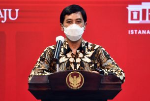 Wamenkes Dante Saksono Harbuwono memberikan keterangan pers usai mengikuti Rapat Terbatas mengenai Penanganan Pandemi COVID-19 yang dipimpin oleh Presiden RI Joko Widodo (Jokowi), Senin (24/05/2021), di Jakarta. (Foto: Humas Setkab/Rahmat)