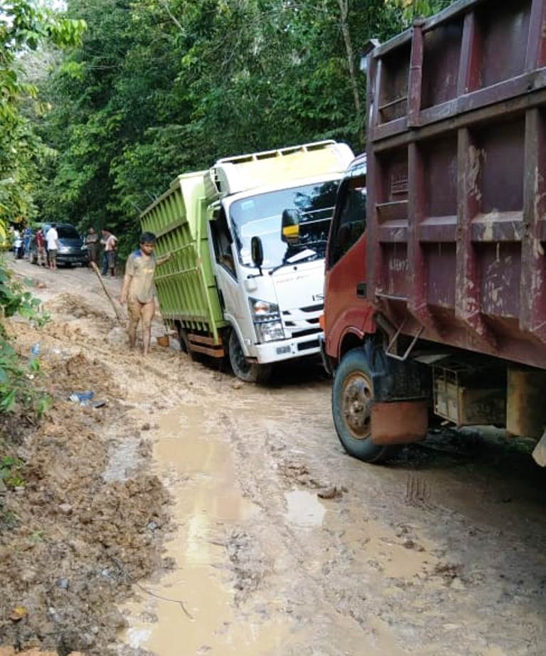 Akses Jalan Tebing Bulang - Kertajaya Lumpuh Sehari