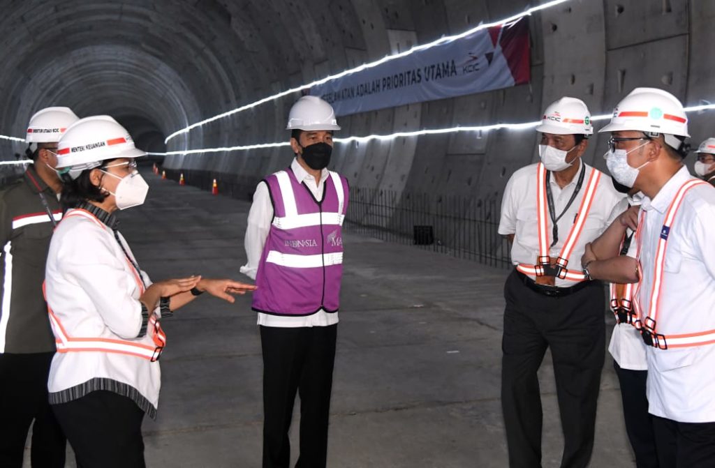 Presiden Jokowi Tinjau Pembangunan Konstruksi Kereta Cepat Jakarta – Bandung