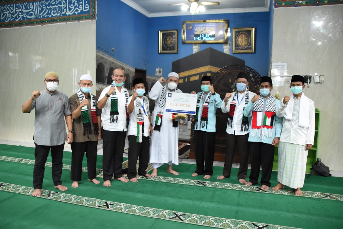 Sivitas Akademika IIB Darmajaya Serahkan Donasi Untuk Palestina