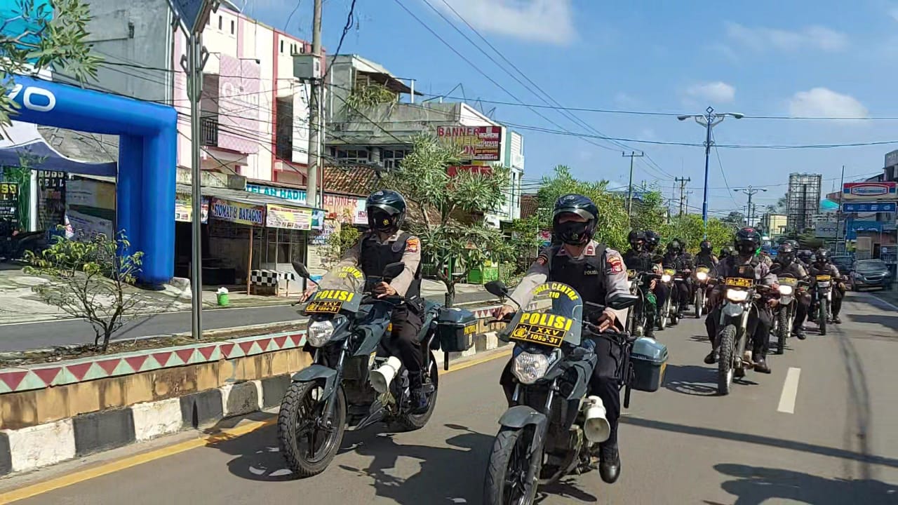 Polres Lampung Utara Gelar Patroli Skala Besar Bersama BRIMOB dan TNI