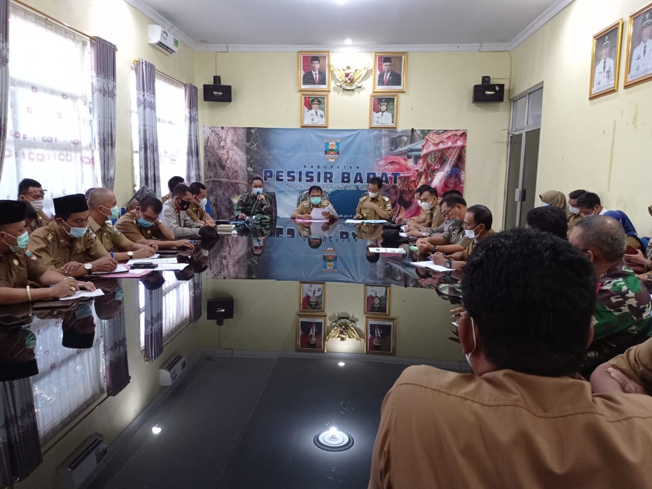 Pemkab Pesibar Adakan Rapat Satgas Penanganan Covid-19