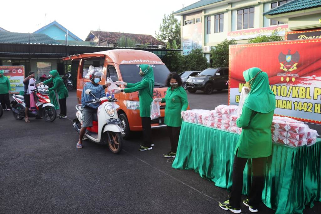 Persit KCK Cab. XXX Dim 0410/KBL Ikut Berperan Serta Bagikan Berkah Ramadhan