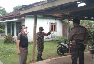 TNI Peduli bencana, Babinsa Labuhan Ratu Bantu Warga Korban Angin Puting Beliung