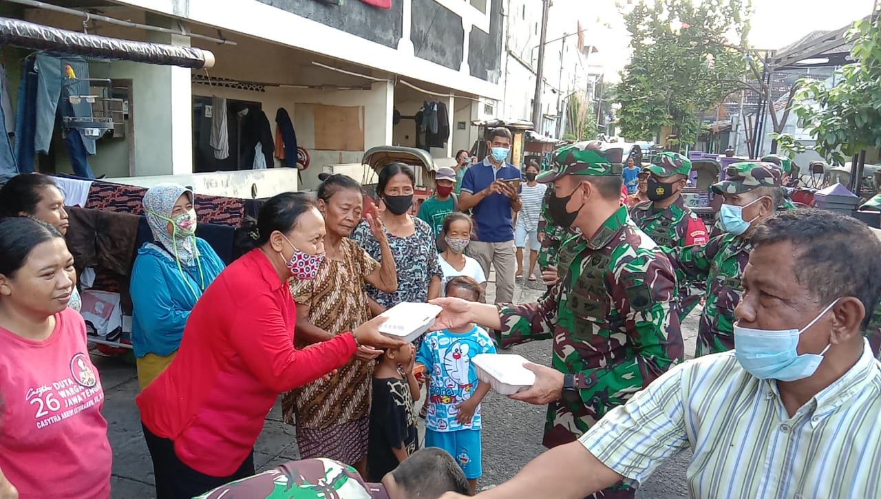 Korem 074/Warastratama Bersama Kodim Surakarta Berbagi Berkah Ramadhan Untuk Masyarakat