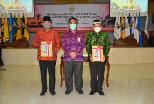 Menerima Penyerahan Laporan Keuangan Kabupaten Lampung Timur Mendapatkan WTP