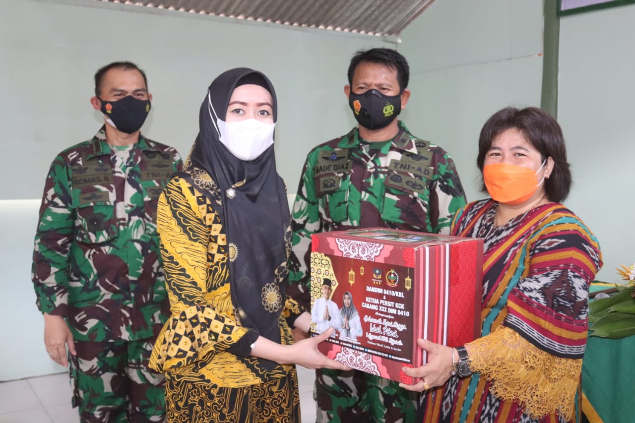 Bersama Ketua Persit Komandan Kodim 0410 Melakukan Kunjungan di Tiga Koramil