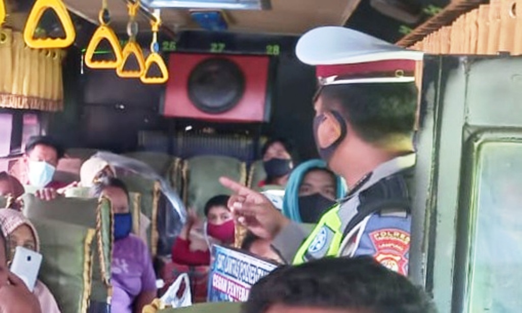 Polres Tanggamus Melaksanakan Penyekatan di Chekpoint Kota Agung