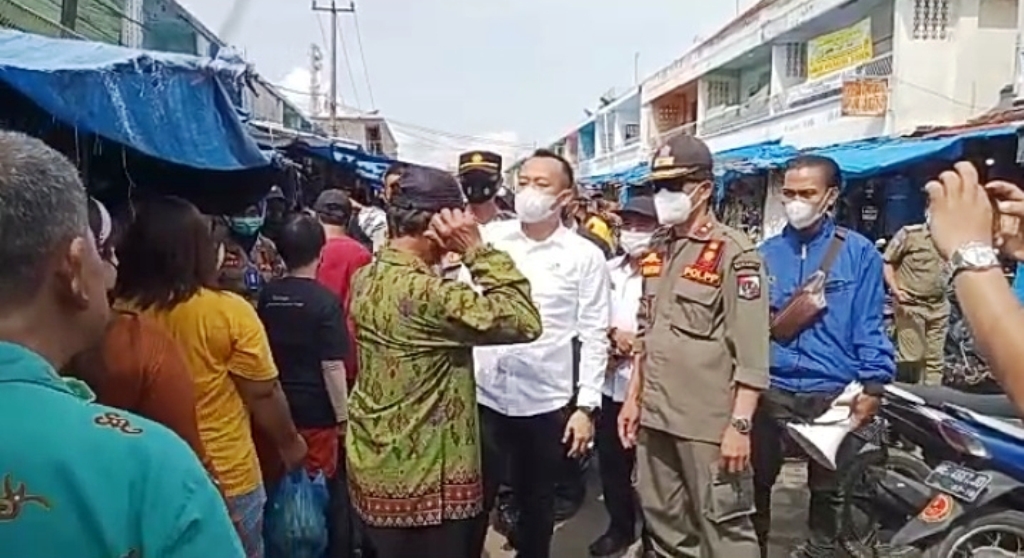 Turun Lapangan, Kadis Pedangan Berikan Edukasi Kepada Masyarakat