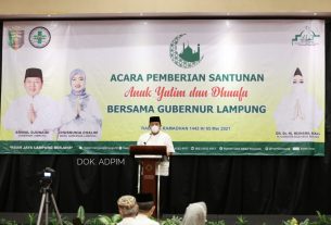 Gubernur Arinal Berikan Santunan kepada Yayasan Anak Yatim dan Duafa