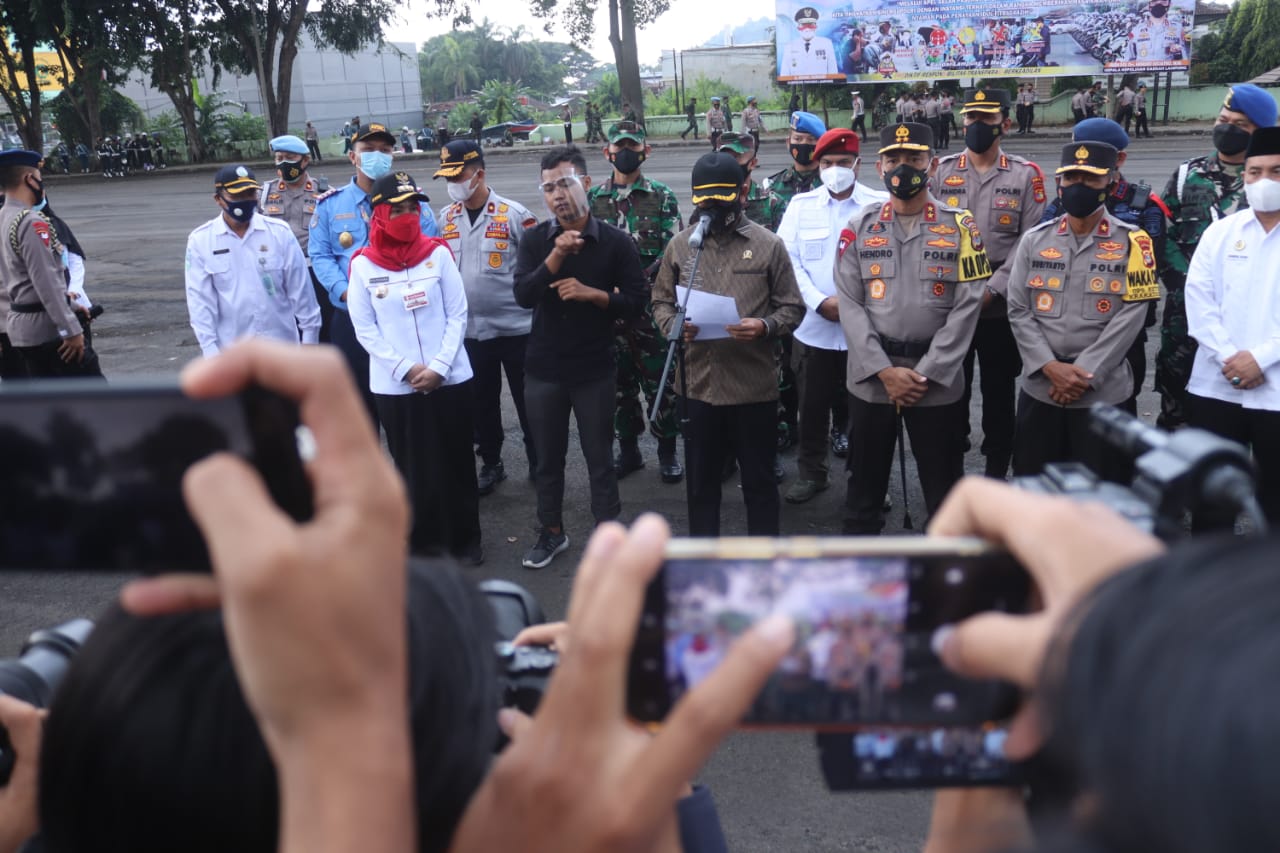 Kolonel Inf Romas Herlandes Menghadiri Apel Gelar Pasukan Operasi Ketupat Krakatau 2021
