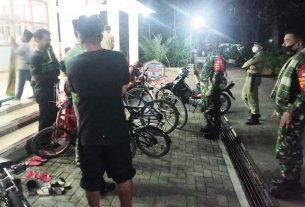 Babinsa Minta Tetap Patuhi Prokes Saat Sholat Berjamaah di Masjid