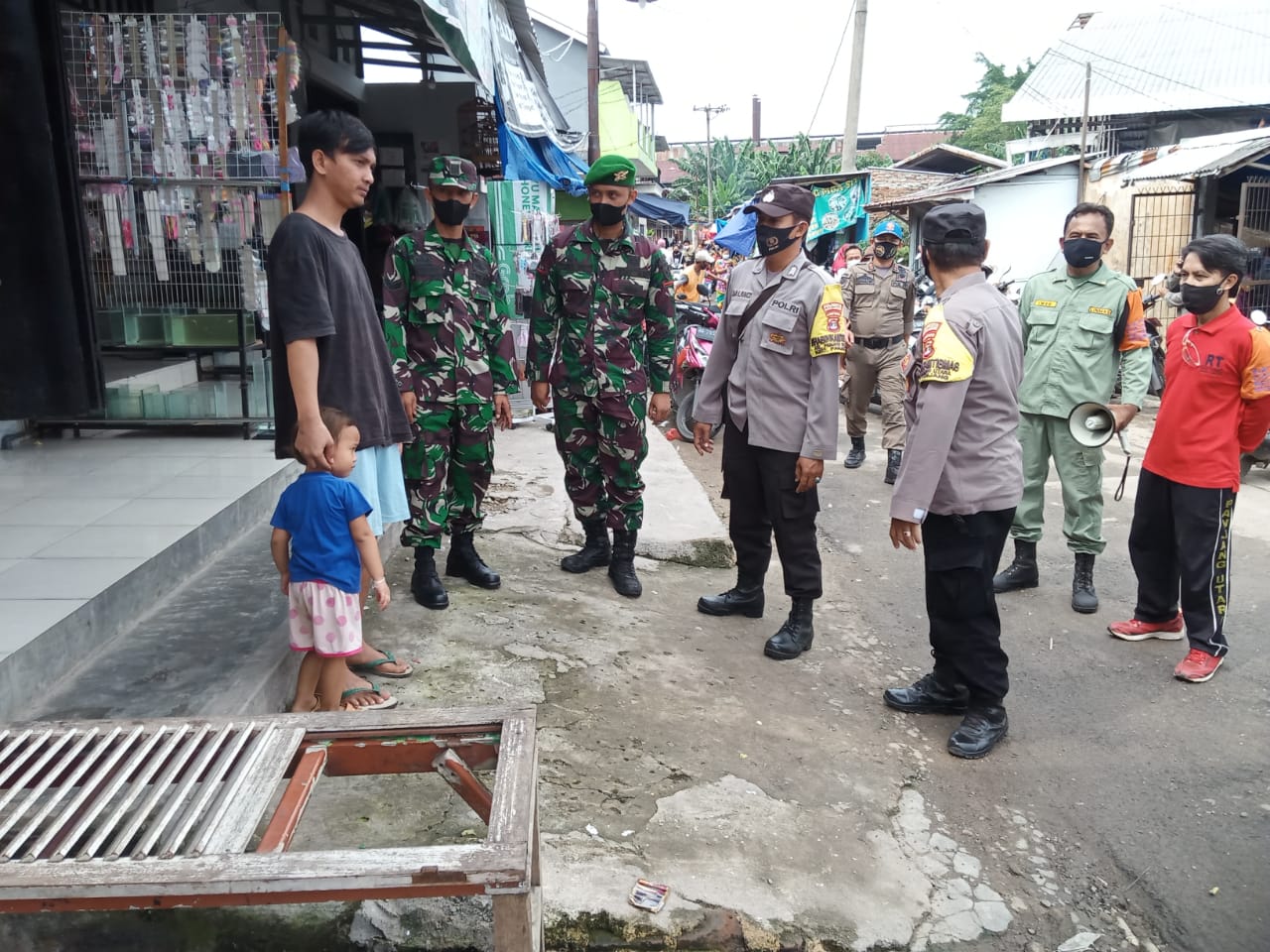 Babinsa Koramil 410-01/Panjang Himbau Masyarakat Terapkan Prokes