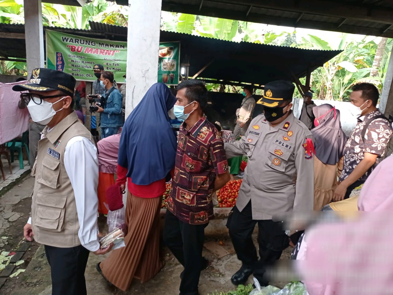 Operasi Yustisi, Bupati Way Kanan ,Polsek Baradatu bersama Satgas Covid -19 Way Kanan Sidak Pasar Baradatu.