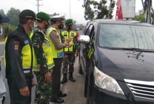 Personil Kodim 0429/Lamtim Bersinergi Bersama Polri Dalam Giat Pengamanan Pospam Dan Posyan