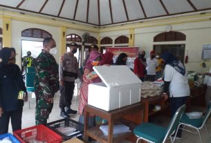 Babinsa Koramil 03 Serengan Hadiri dan Monitoring Pasar Murah di Kelurahan Danukusuman