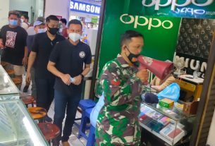 Peran Aktif Babinsa Kemlayan PPKM di Mall Matahari Singosaren Plaza