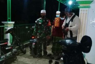 Antisipasi Kluster Saat Ibadah Sholat Tarawih, Petugas Dari Koramil Aktif Berikan Himbauan Kpeada Jama’ah