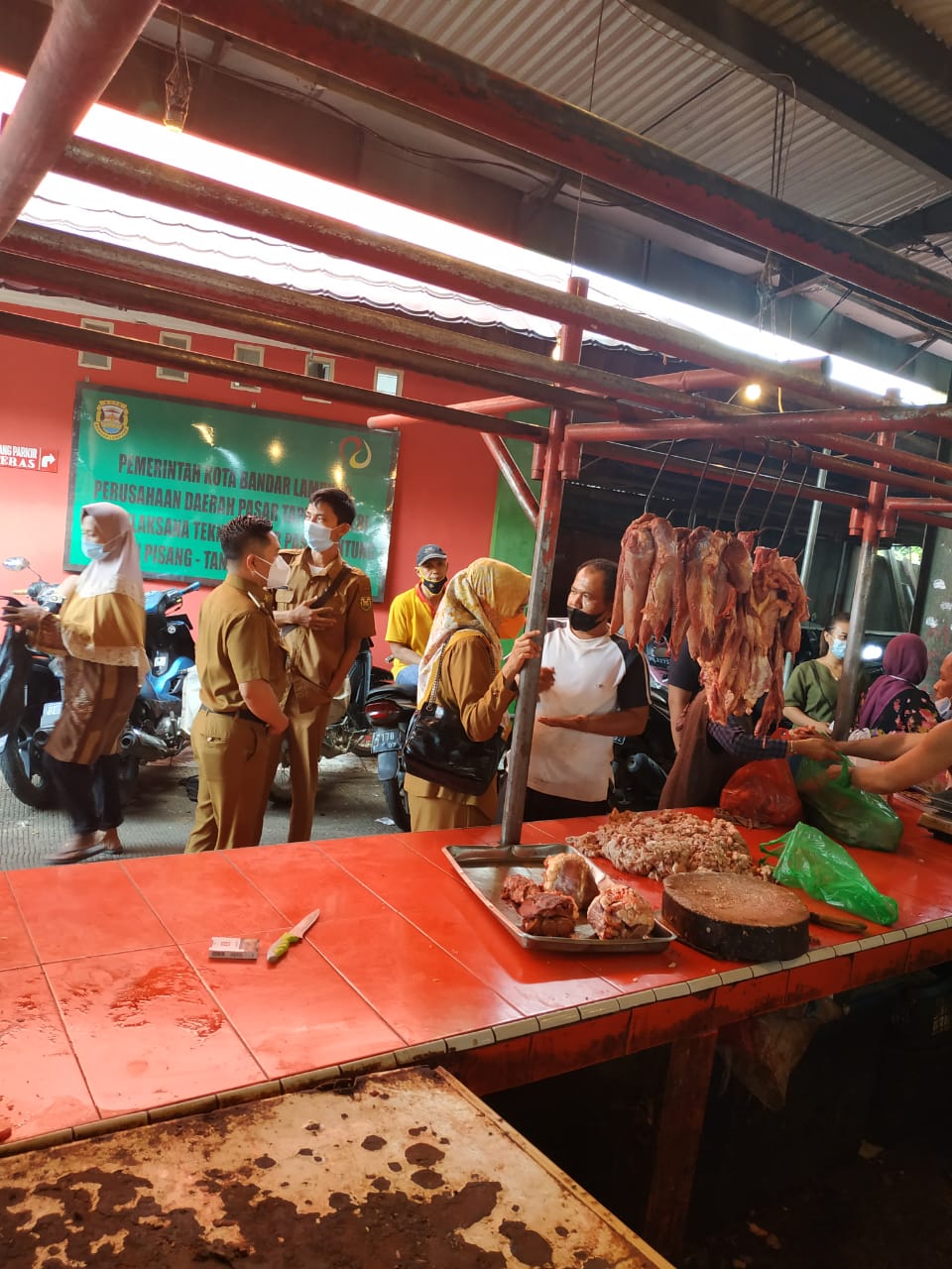 Cek Ketersediaan Daging Sapi, Disperindag - Disnak Lampung Kunjungi Pasar Pasir Gintun Bandarlampung