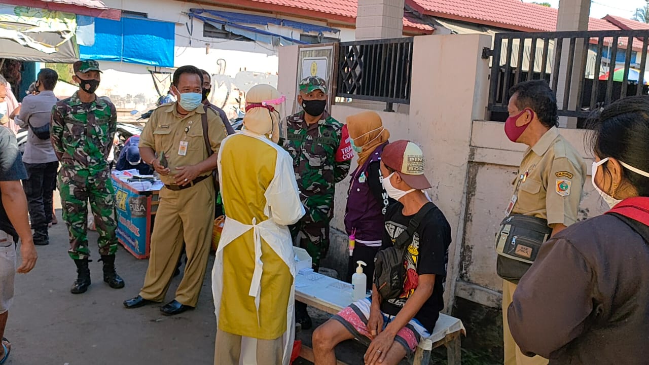 Danramil 17/Sidoharjo Bersama Tim Gugus Tugas Covid 19 Sidak Pasar Tradisional