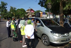 TNI-Polri Saling Sinergi Laksanakan Giat 24 Jam Di Pos Pam Dan Pos yan