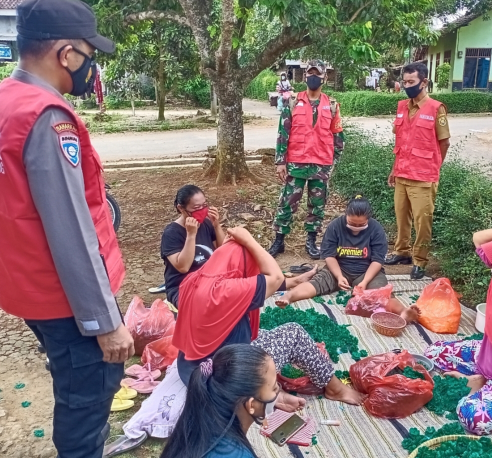 Babinsa Koramil 410-06 Himbau Warga Wilayah Binaan