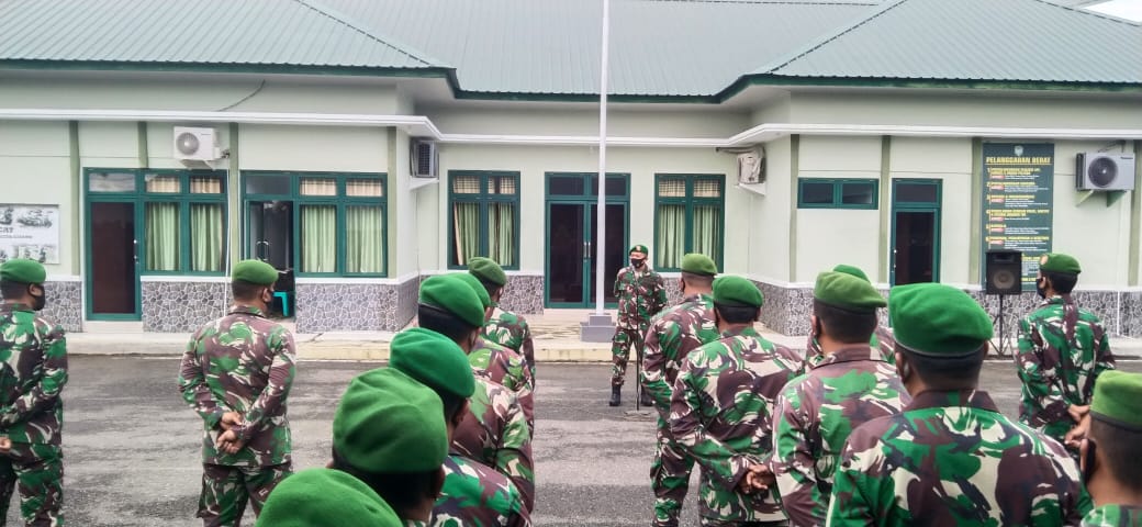Apel Perdana, Dandim Aceh Barat Tekankan Babinsa Terus Sosialisasi Prokes Kepada Masyarakat