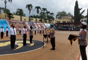 Kapolres Tanggamus Berikan Penghargaan 19 Personel Berprestasi