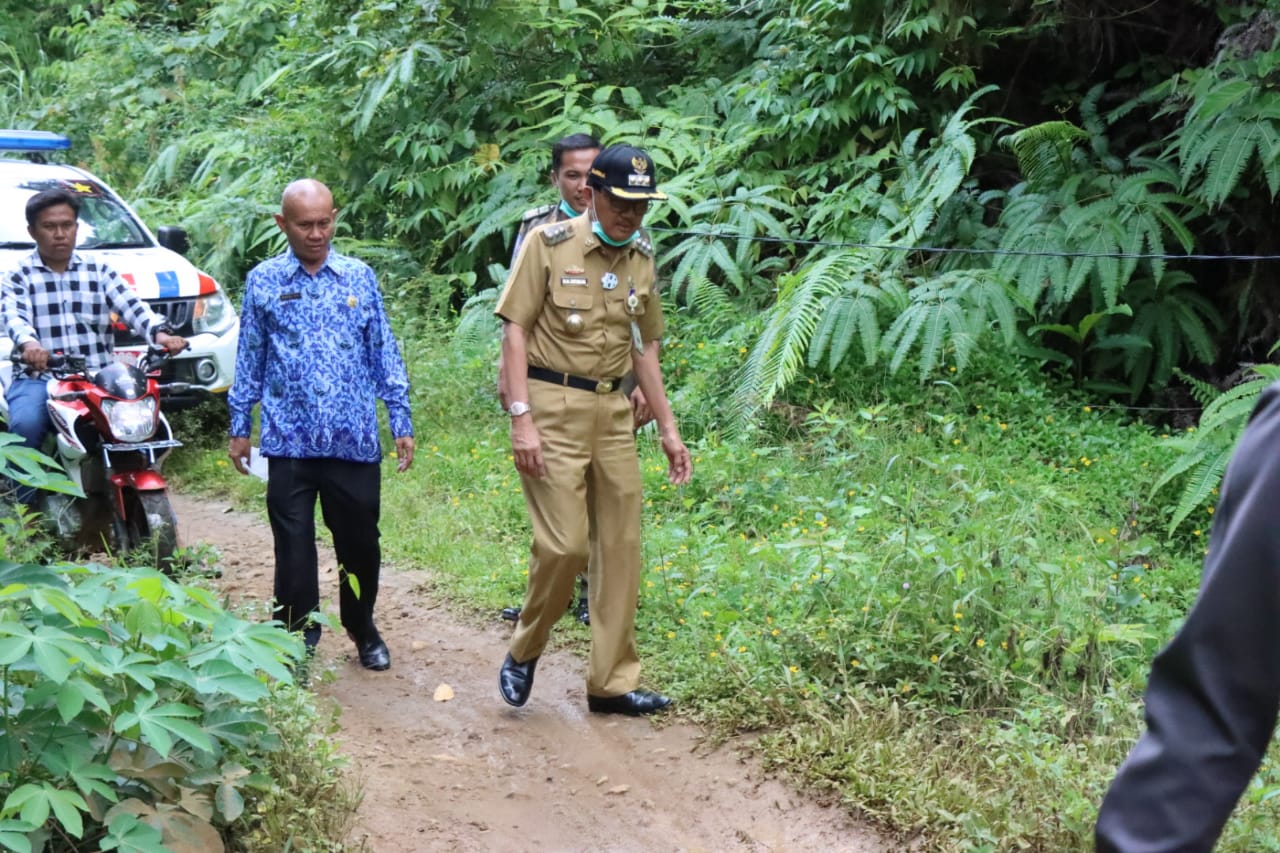 Bupati Pesisir Barat, Meninjau Jembatan Roboh di Dusun Way kerkai