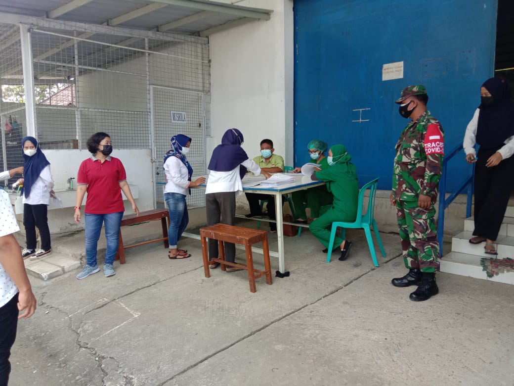 Koramil 04/Nguntoronadi Monitoring Swab Test Karyawan CV. Anugerah