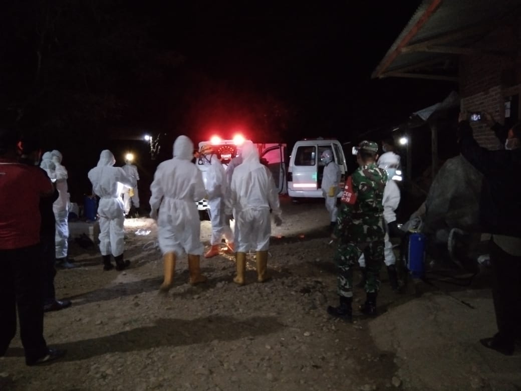 Babinsa Desa Dlepih Dampingi Pemakaman Jenazah Dengan Prosedur Covid-19