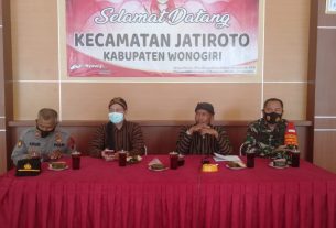 Pelda Panggung Hadiri Rakor Penanganan Covid-19 Beserta Forkopincam Jatiroto