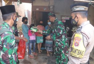 Babinsa Koramil 410-01/Panjang Baksos Door To Door ke Rumah Warga