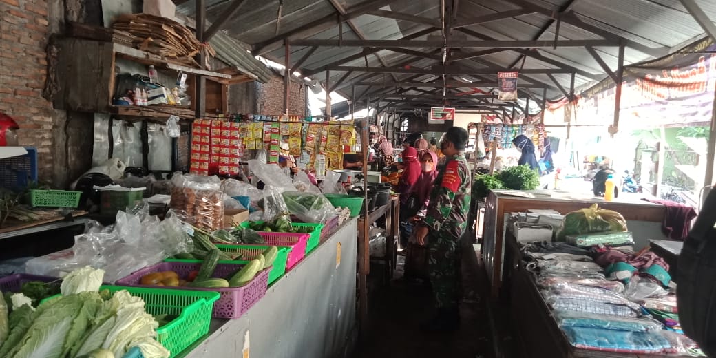 Begini Cara Babinsa Kelurahan Banjarsari Dalam Memutus Penyebaran Covid-19 di Wilayahnya