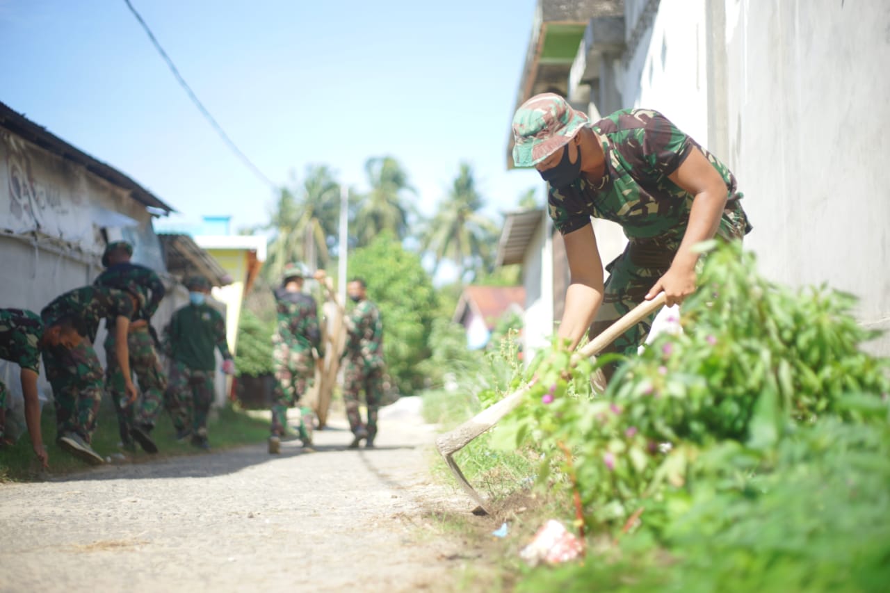 Pembersihan Ruas Jalan, Warga Ucapkan Terima Kasih kepada TNI