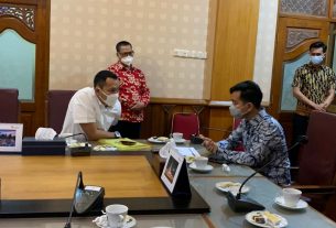 Direktur Kelembagaan PT PNM Lakukan Pertemuan dengan Walikota Solo