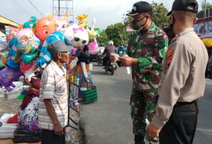 Himbau Masyarakat Terapkan Protkes, Satgas Penanganan Covid-19 Kecamatan Manyaran Keliling Pasar