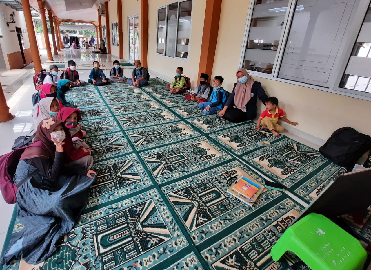 Kampus Mengajar, Tiga Mahasiswa Prodi Manajemen Bantu Buat Video Pembelajaran dan Persiapkan Ujian Murid