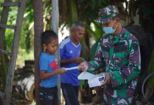 Dapat Masker Gratis, Warga Antusias dan Semangat