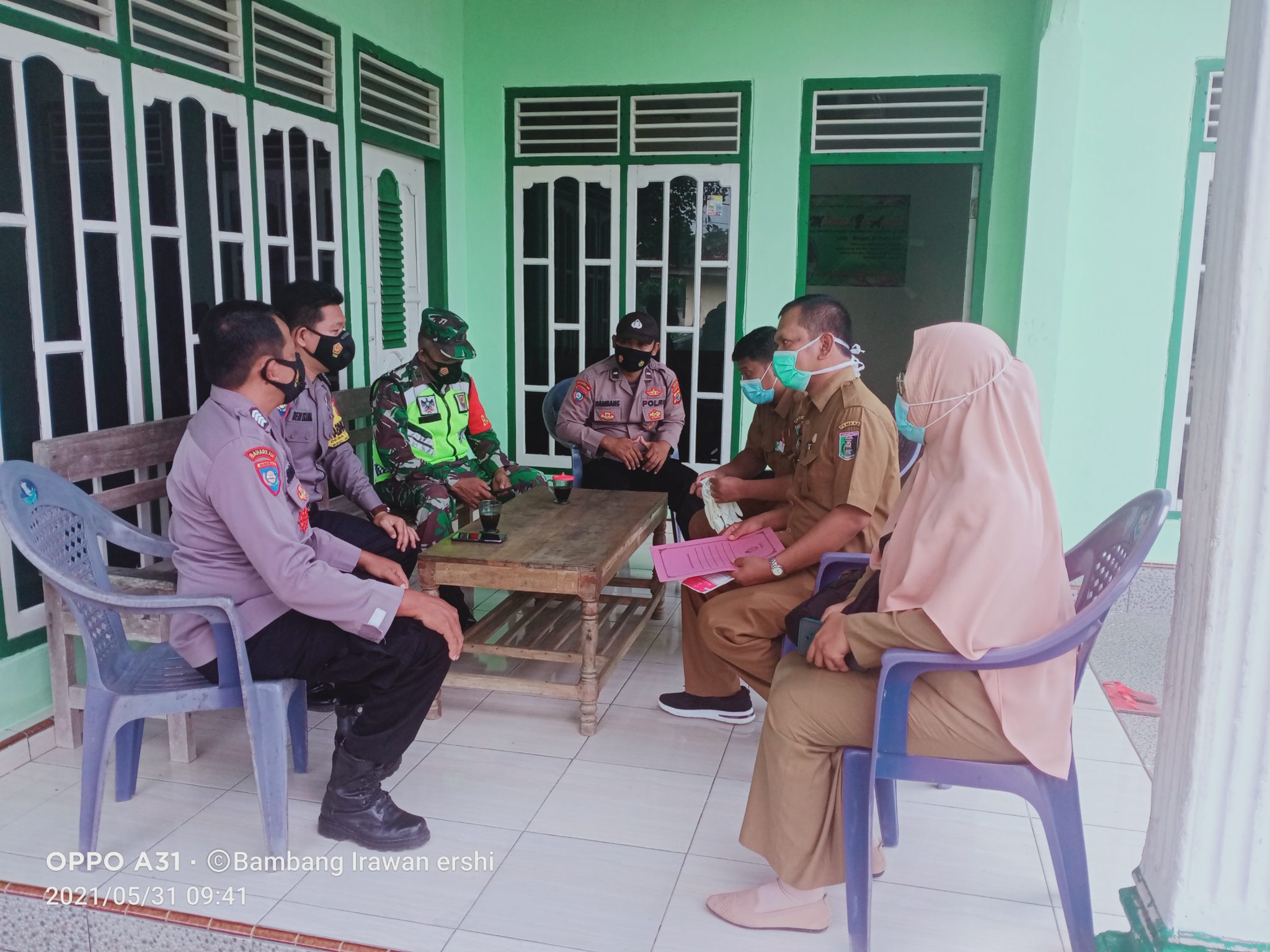 Babinsa Dan Bhabinkamtibmas Way Bungur Cek Warga Yang Menjalani Isolasi Mandiri