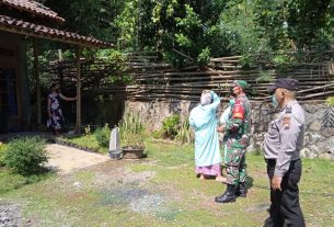 Anggota TNI-Polri Dampingi Tim Medis Tracing Warga Kontak Erat Pasien Positif Covid-19