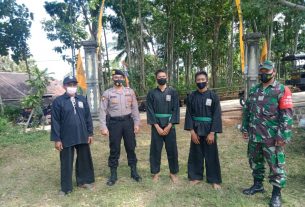 Koramil Dan Polsek Bulukerto Pastikan Kegiatan Kenaikan Sabuk Perguruan Silat Sesuai Dengan Protokol Kesehatan