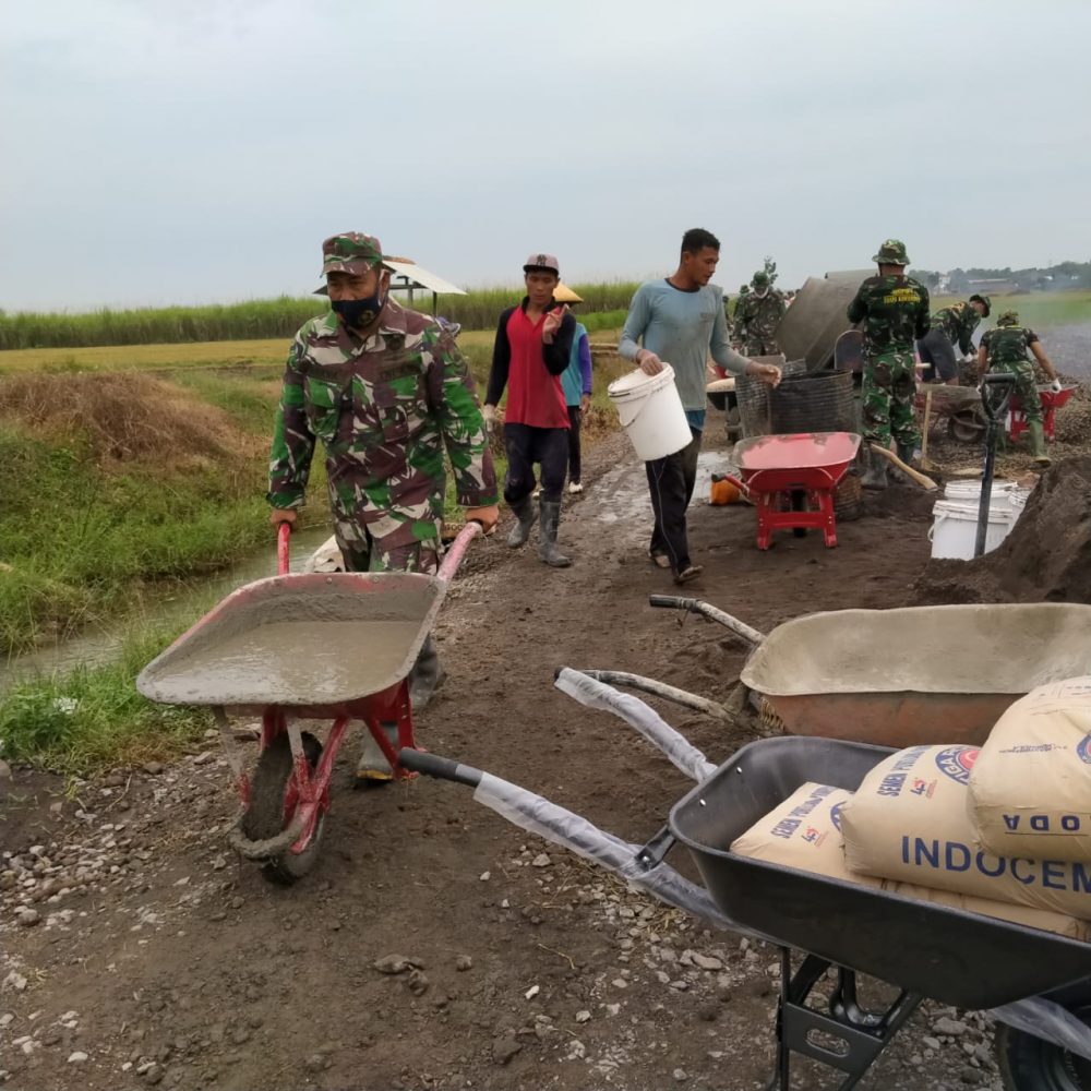 Adukan Jadi Anggota Satgas TMMD Siap Angkut ke Lokasi