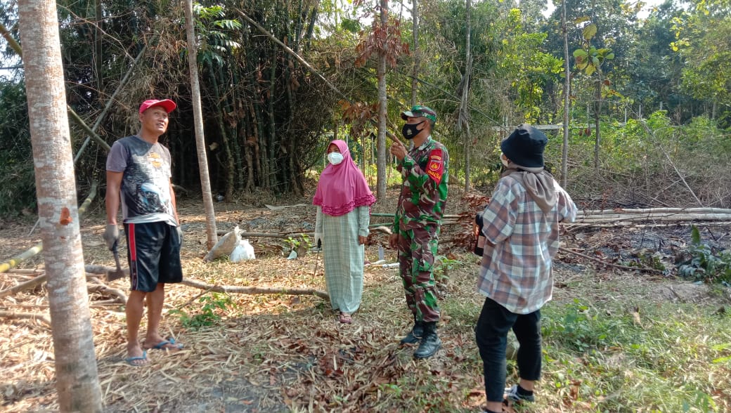 Tidak Lupa Disela Bekerja Satgas TMMD Kodim Pati Juga Himbau Masyarakat tentang Prokes