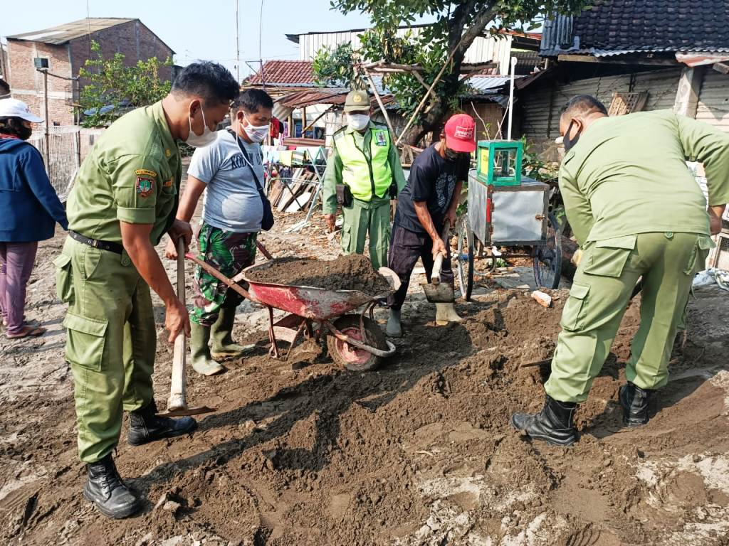 Antusiasme Warga Kelurahan Pajang Bersama TNI Dalam Pra TMMD Reguler 111 Kodim 0735/Surakarta