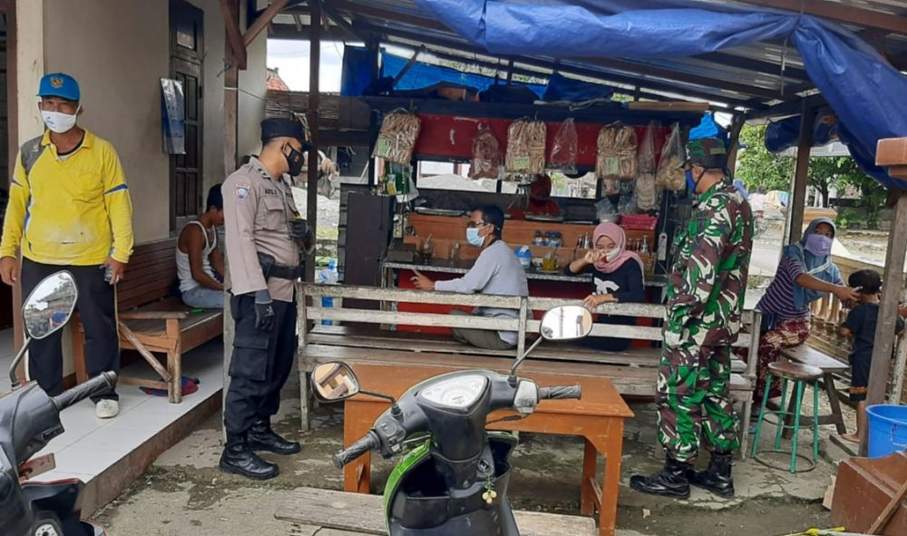 Babinsa Dan Bhabinkamtibmas Tamansari Terus Bersinergi Tertibkan Warga