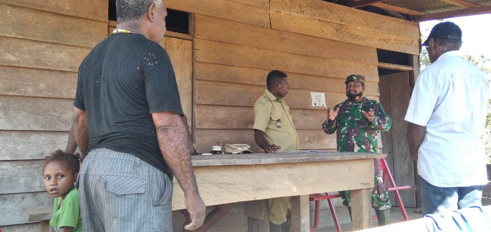 Babinsa Pantai Timur Bersinergi dengan Masyarakat di Lokasi Pra TMMD
